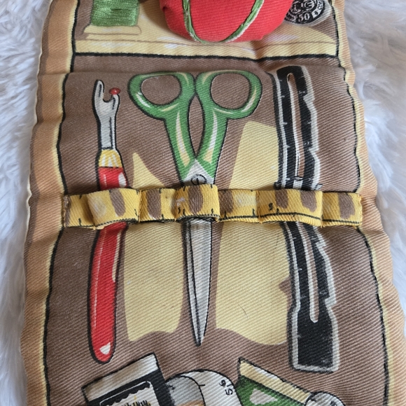 Vintage Carousel Crafts Sewing Notions Holder Wall Hanging Completed Kit - Picture 6 of 11